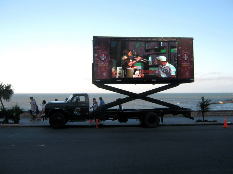 mobile outdoor advertising led display screen